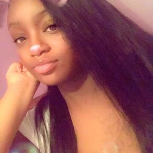 Meet your Posher, Monique